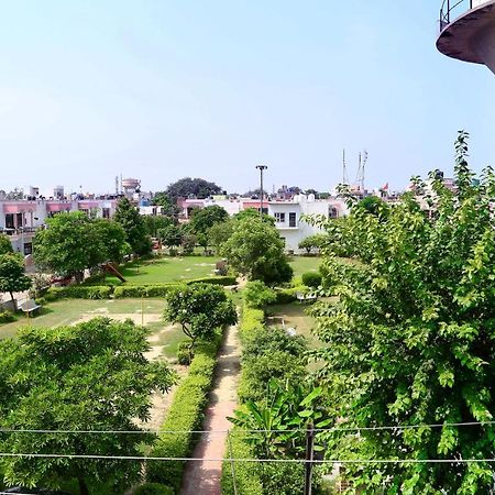 Tuk Tuk Homestay Agra  Extérieur photo