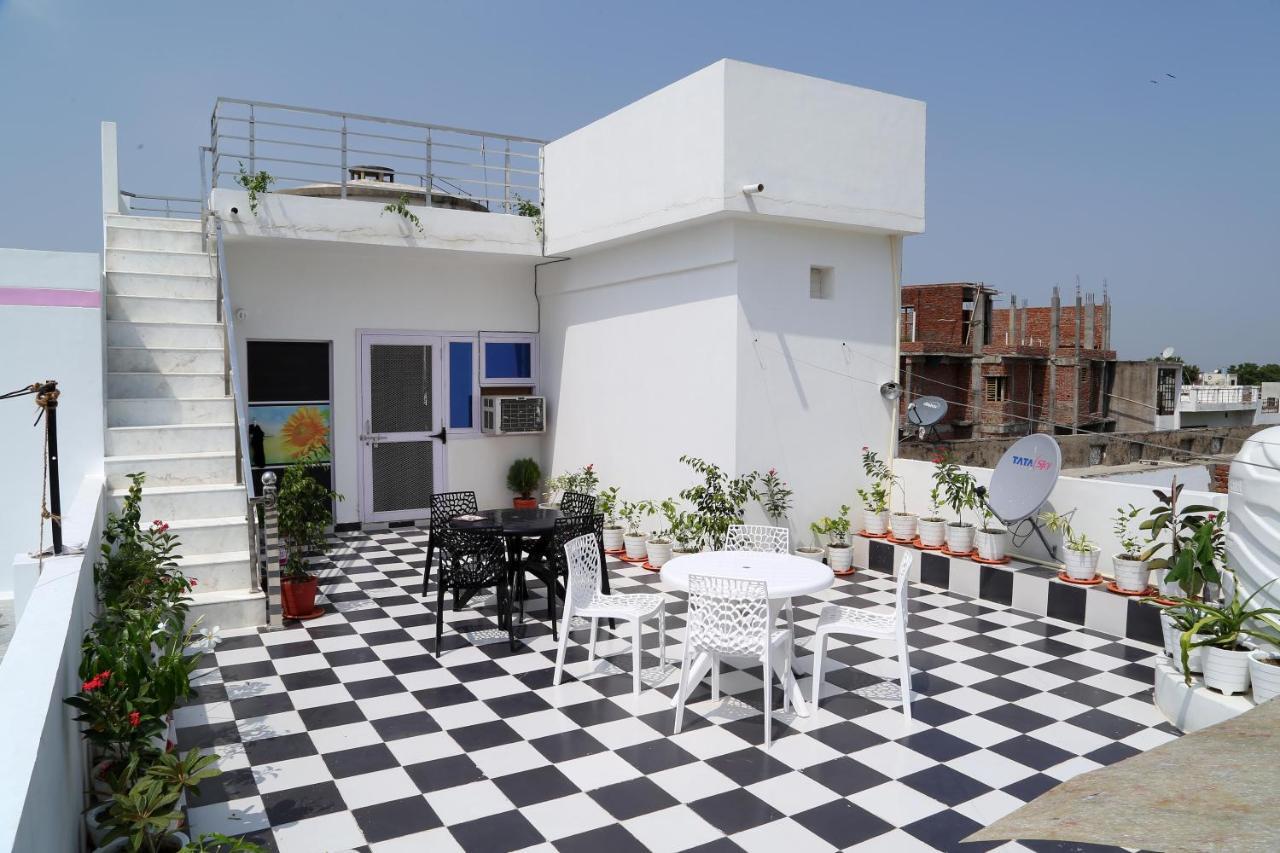 Tuk Tuk Homestay Agra  Extérieur photo