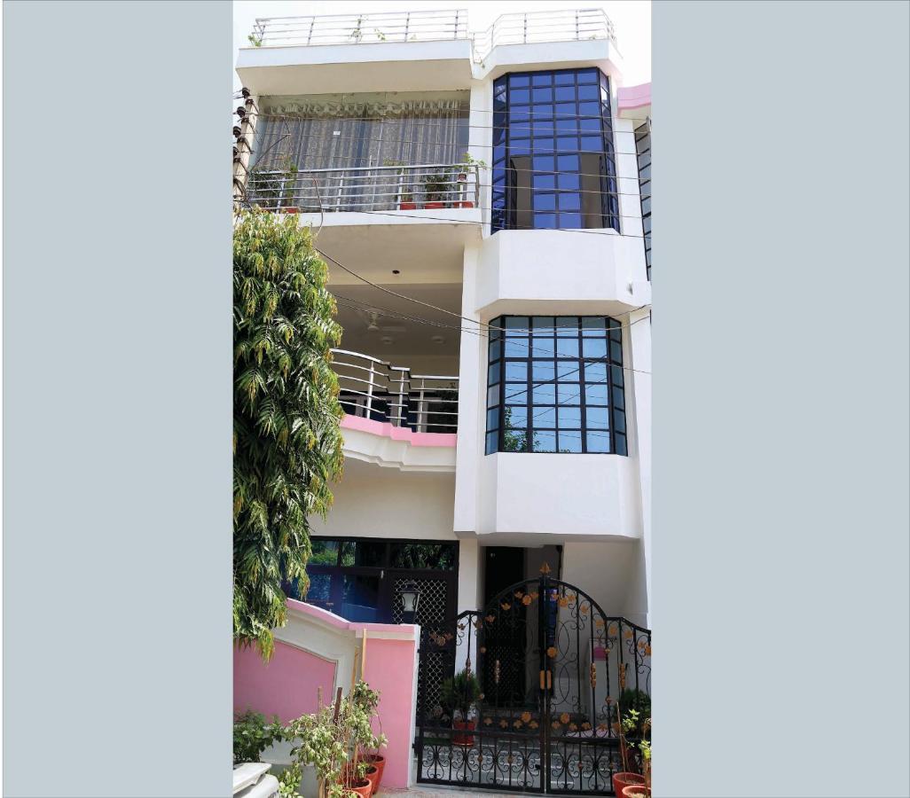 Tuk Tuk Homestay Agra  Extérieur photo